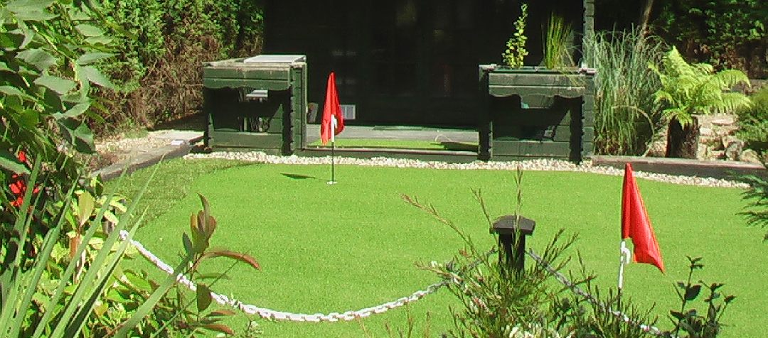 Artificial golf grass